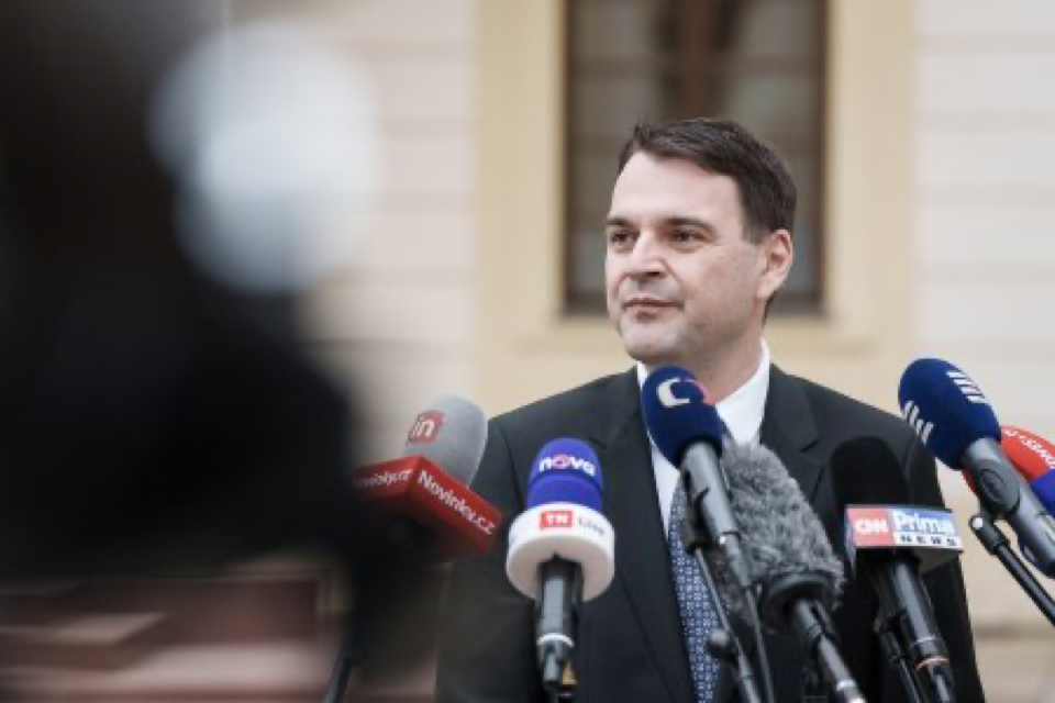 Source-supplied image for: „Rozhodl jsem se to dohrát do konce.“ Macinka hájil rozhovor s falešným Pauknerem a přiblížil, jak chtějí Motoristé snížit schodek