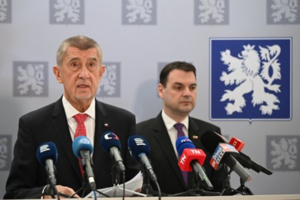 Source-supplied image for: Kde chtějí Motoristé ušetřit a proč je na ráně školství? Co se dělo na dlouhé schůzce s Babišem